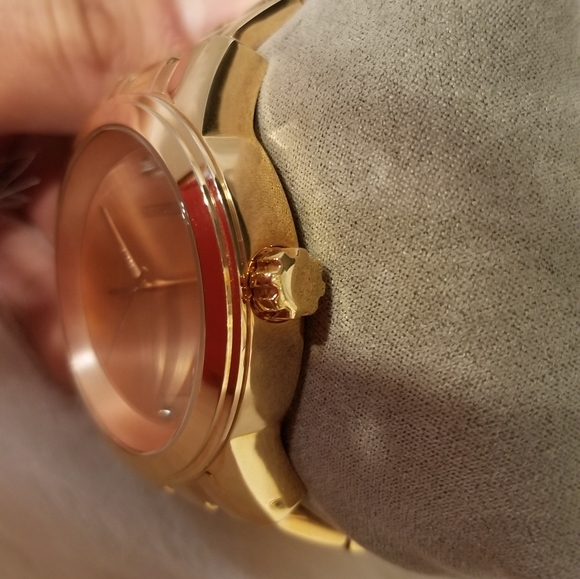 WATCH - Picture 3 of 7